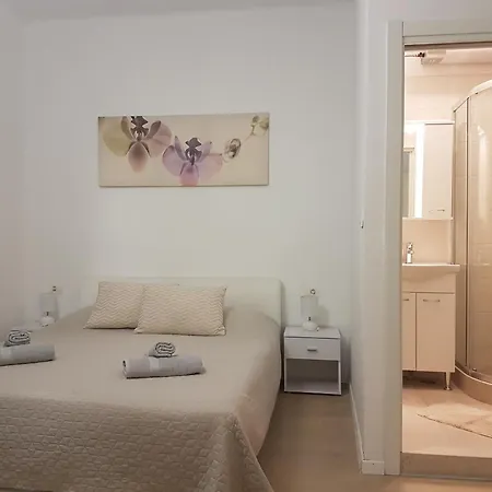 Im Apartment *